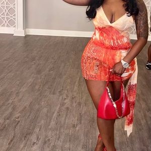 This dress is stunning . It has great stretch & compliments the skin tone 😊